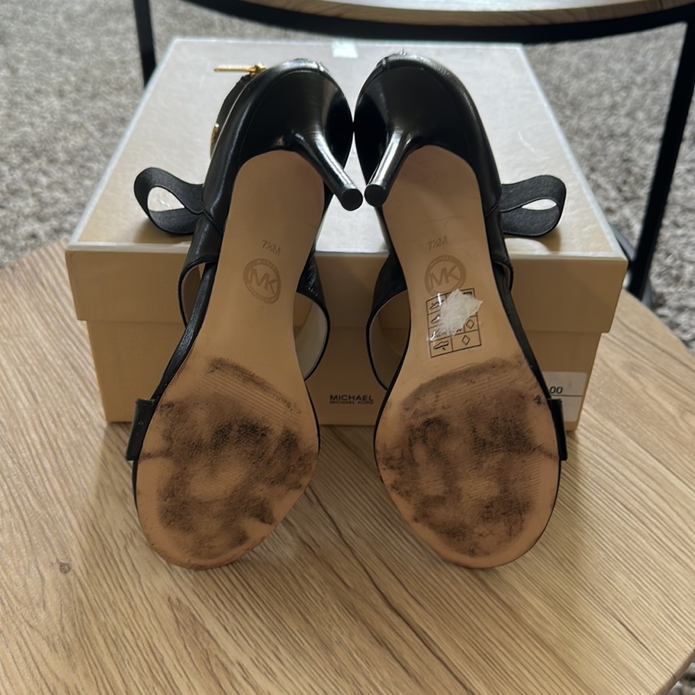 Open Toe MK Heals - Picture 3 of 3